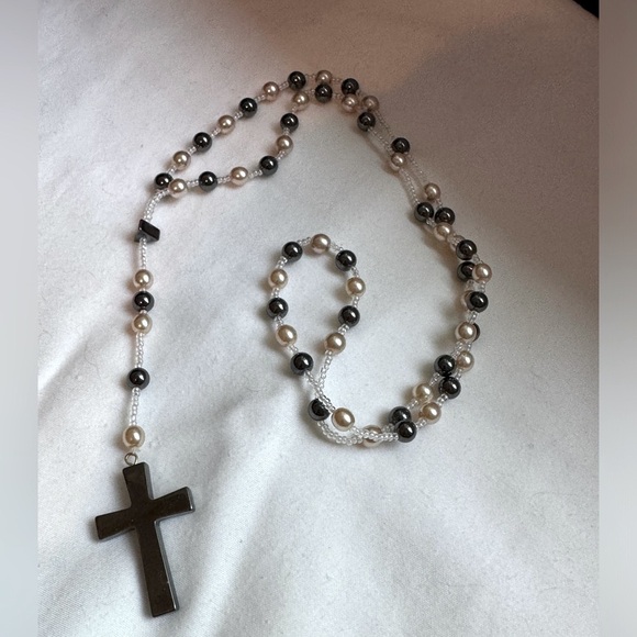✨ Stunning Vintage Long Silver and Pearl Rosary Necklace - Picture 12 of 16